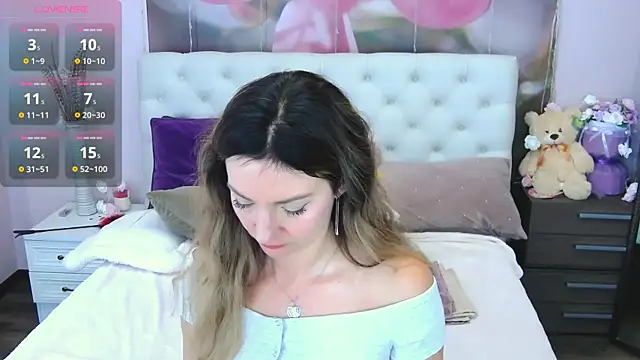 Snapshot of VioletUmi chatting on 09-23-25, 07:59 VioletUmi online show from 09-23-25, 07:59