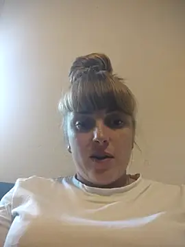 Snapshot of CoddessCrystal chatting on 09-12-25, 01:11 CoddessCrystal online show from 09-12-25, 01:11