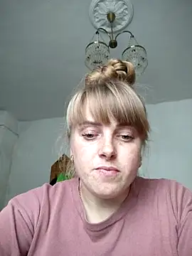 Snapshot of CoddessCrystal chatting on 10-06-25, 11:44 CoddessCrystal online show from 10-06-25, 11:44