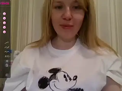 Snapshot of urbadkitty chatting on 01-24-25, 11:37 urbadkitty online show from 01-24-25, 11:37