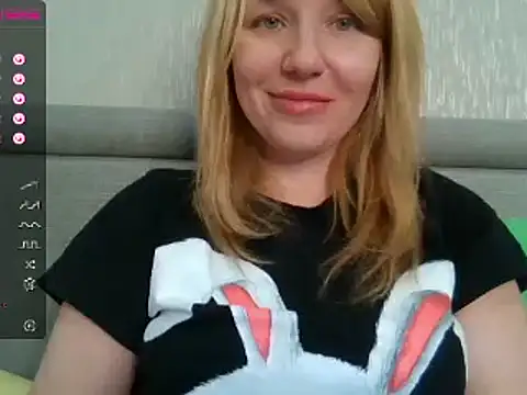 Snapshot of urbadkitty chatting on 02-20-25, 07:23 urbadkitty online show from 02-20-25, 07:23