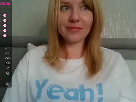 Snapshot of urbadkitty chatting on 03-10-25, 06:38 urbadkitty online show from 03-10-25, 06:38