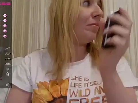 Snapshot of urbadkitty chatting on 02-14-25, 02:12 urbadkitty online show from 02-14-25, 02:12