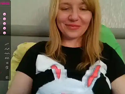 Snapshot of urbadkitty chatting on 02-13-25, 08:06 urbadkitty online show from 02-13-25, 08:06