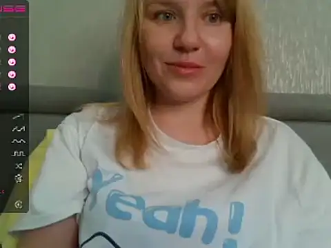 Snapshot of urbadkitty chatting on 03-17-25, 07:02 urbadkitty online show from 03-17-25, 07:02