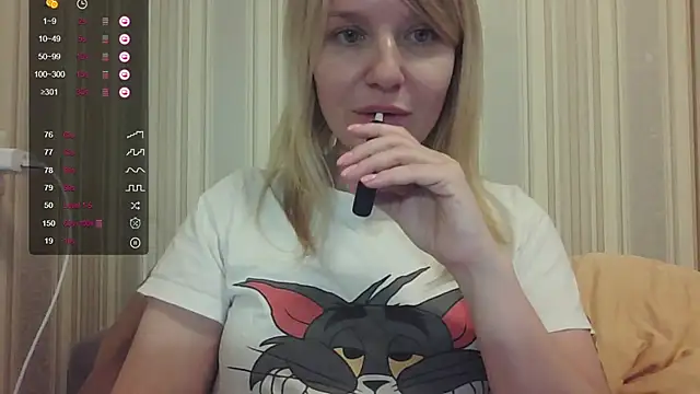 Snapshot of urbadkitty chatting on 09-19-25, 01:59 urbadkitty online show from 09-19-25, 01:59
