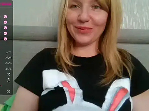 Snapshot of urbadkitty chatting on 02-20-25, 10:37 urbadkitty online show from 02-20-25, 10:37