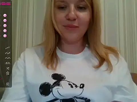 Snapshot of urbadkitty chatting on 03-21-25, 12:17 urbadkitty online show from 03-21-25, 12:17