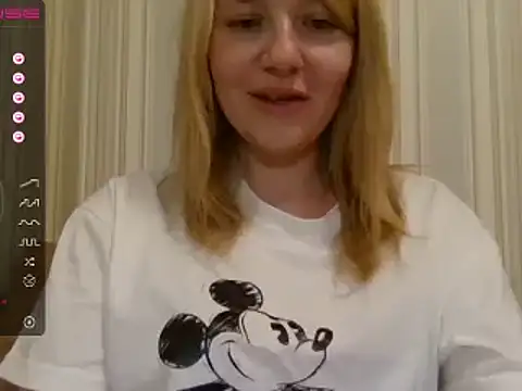 Snapshot of urbadkitty chatting on 02-28-25, 03:04 urbadkitty online show from 02-28-25, 03:04