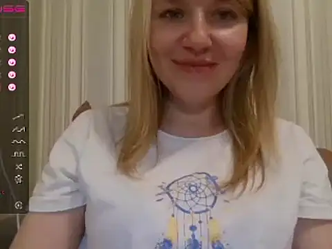 Snapshot of urbadkitty chatting on 03-07-25, 04:33 urbadkitty online show from 03-07-25, 04:33