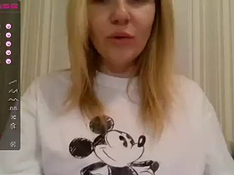 Snapshot of urbadkitty chatting on 02-23-25, 11:44 urbadkitty online show from 02-23-25, 11:44