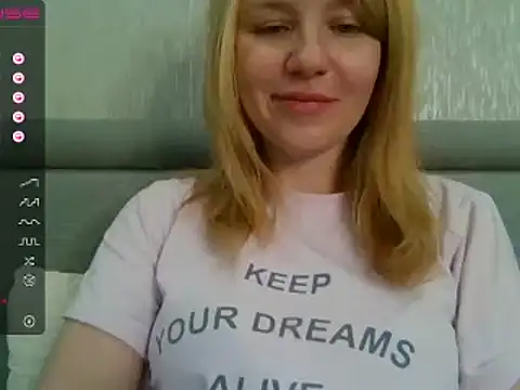 Snapshot of urbadkitty chatting on 02-27-25, 06:57 urbadkitty online show from 02-27-25, 06:57