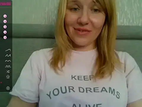 Snapshot of urbadkitty chatting on 02-25-25, 10:04 urbadkitty online show from 02-25-25, 10:04
