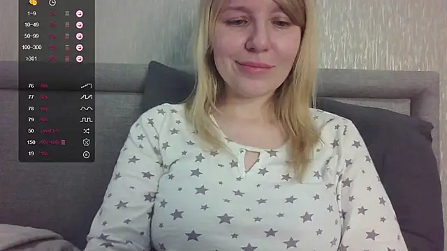 Snapshot of urbadkitty chatting on 10-20-25, 04:36 urbadkitty online show from 10-20-25, 04:36