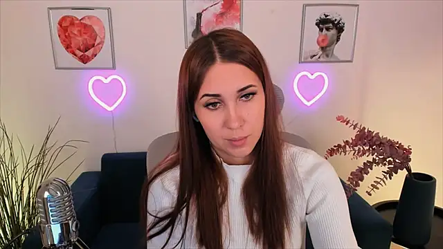 NellieMccaffrey online show from 12-22-24, 01:01