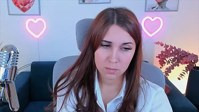 NellieMccaffrey online show from 12-17-24, 01:50