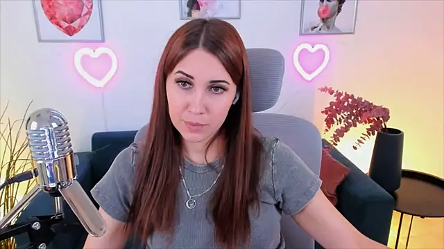 NellieMccaffrey online show from 12-18-24, 07:19