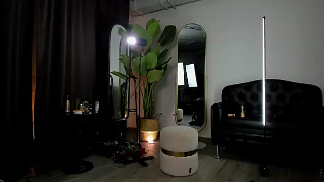 OmeliaDior online show from 11-26-25, 05:35