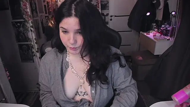 Snapshot of Diasporaaa chatting on 10-29-25, 08:30 Diasporaaa online show from 10-29-25, 08:30