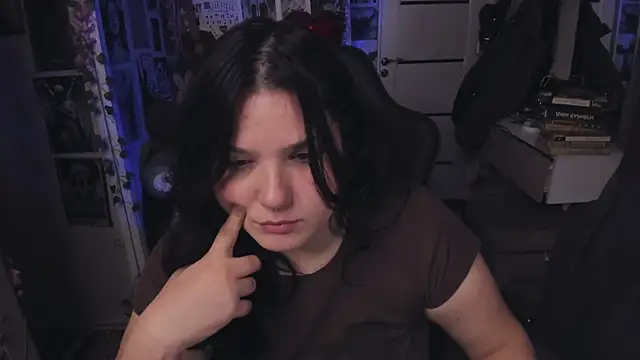 Snapshot of Diasporaaa chatting on 10-21-25, 01:49 Diasporaaa online show from 10-21-25, 01:49