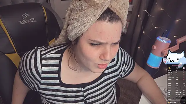 Snapshot of Diasporaaa chatting on 01-02-25, 11:27 Diasporaaa online show from 01-02-25, 11:27