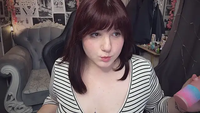 Snapshot of Diasporaaa chatting on 02-03-25, 06:49 Diasporaaa online show from 02-03-25, 06:49