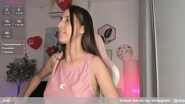 Snapshot of aleja_rythm chatting on 02-09-25, 11:15 aleja rythm online show from 02-09-25, 11:15