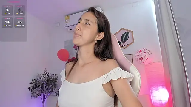 Snapshot of aleja_rythm chatting on 02-18-25, 07:52 aleja rythm online show from 02-18-25, 07:52