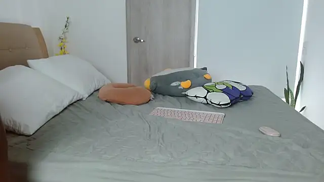 leidysauts online show from 12-23-24, 03:55