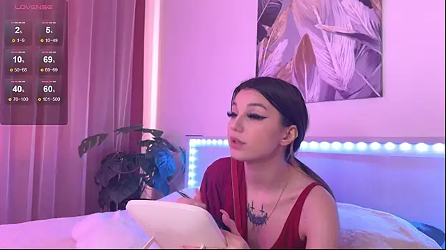 Snapshot of Veronica_leal chatting on 10-21-25, 08:36 Veronica leal online show from 10-21-25, 08:36