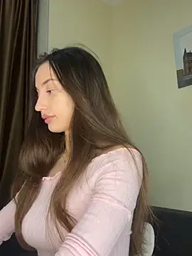 Polli Kiss online show from 10-18-25, 06:54