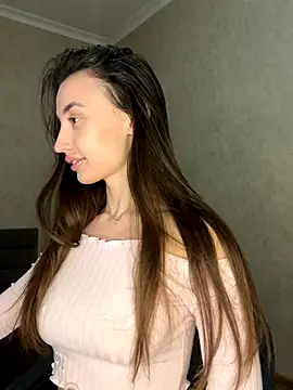 Polli Kiss online show from 12-16-25, 04:22