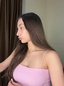 Polli Kiss online show from 10-19-25, 05:37