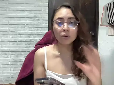 Snapshot of rossmexicana_x chatting on 10-19-25, 11:18 rossmexicana x online show from 10-19-25, 11:18