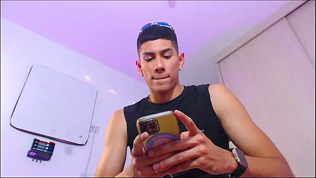 Snapshot of Valerio_20 chatting on 07-01-26, 10:43 Valerio 20 online show from 07-01-26, 10:43