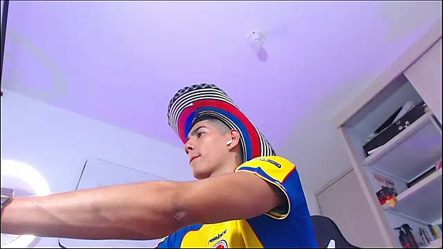 Snapshot of Valerio_20 chatting on 07-21-26, 01:52 Valerio 20 online show from 07-21-26, 01:52