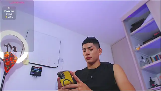 Snapshot of Valerio_20 chatting on 04-22-26, 11:11 Valerio 20 online show from 04-22-26, 11:11