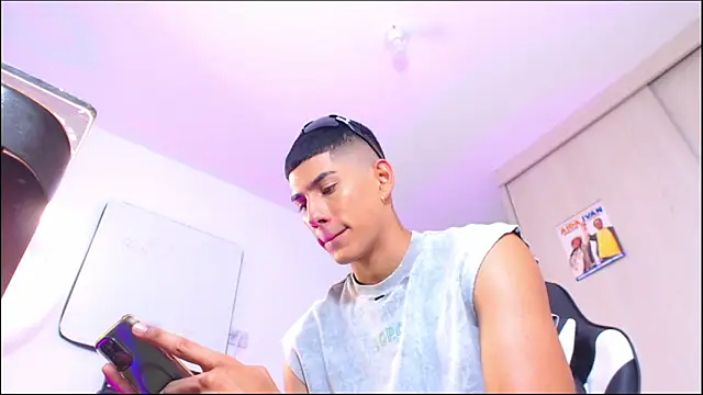 Snapshot of Valerio_20 chatting on 06-20-26, 07:30 Valerio 20 online show from 06-20-26, 07:30