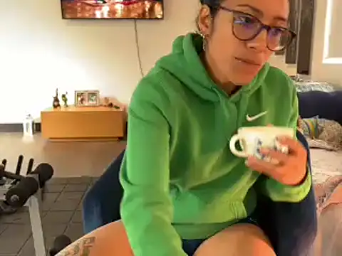 Snapshot of fergie21 chatting on 10-16-25, 12:57 fergie21 online show from 10-16-25, 12:57