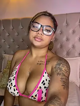 Snapshot of Eloisa_cleavage_ chatting on 07-18-26, 10:13 Eloisa cleavage online show from 07-18-26, 10:13