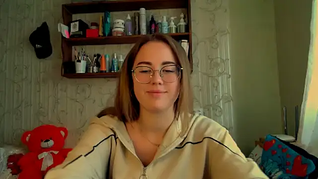 Snapshot of luxie_milady chatting on 10-18-25, 11:01 luxie milady online show from 10-18-25, 11:01
