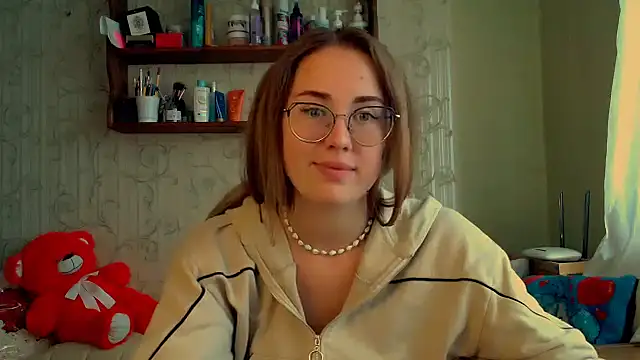 Snapshot of luxie_milady chatting on 10-06-25, 12:06 luxie milady online show from 10-06-25, 12:06