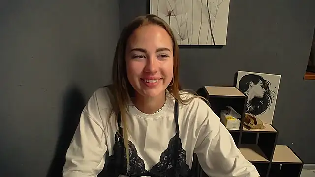 Snapshot of luxie_milady chatting on 07-16-26, 08:00 luxie milady online show from 07-16-26, 08:00