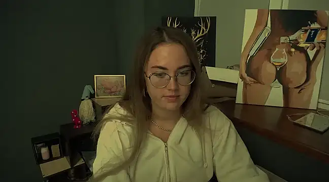 Snapshot of luxie_milady chatting on 01-14-25, 04:18 luxie milady online show from 01-14-25, 04:18