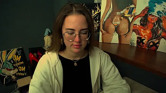 luxie milady online show from 11-28-25, 01:11