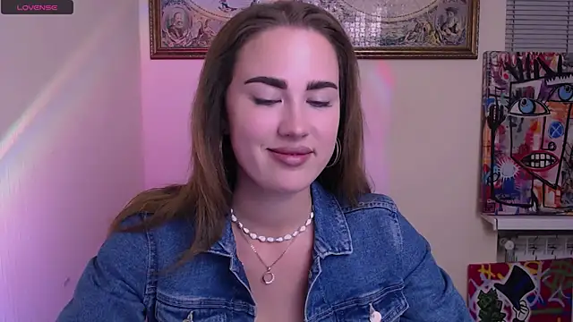 Snapshot of luxie_milady chatting on 06-17-26, 12:37 luxie milady online show from 06-17-26, 12:37