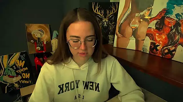 Snapshot of luxie_milady chatting on 02-18-26, 02:13 luxie milady online show from 02-18-26, 02:13