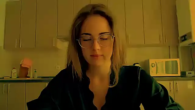 Snapshot of luxie_milady chatting on 09-09-25, 07:51 luxie milady online show from 09-09-25, 07:51