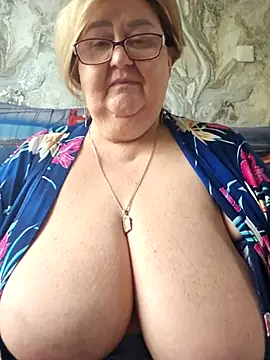 Snapshot of Awn290668 chatting on 11-06-25, 08:40 Awn290668 online show from 11-06-25, 08:40