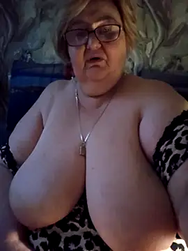 Snapshot of Awn290668 chatting on 11-12-25, 05:44 Awn290668 online show from 11-12-25, 05:44